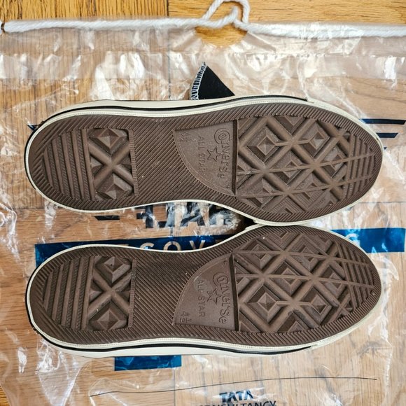 Like New Chuck 70 Low Top - Black - Picture 7 of 9